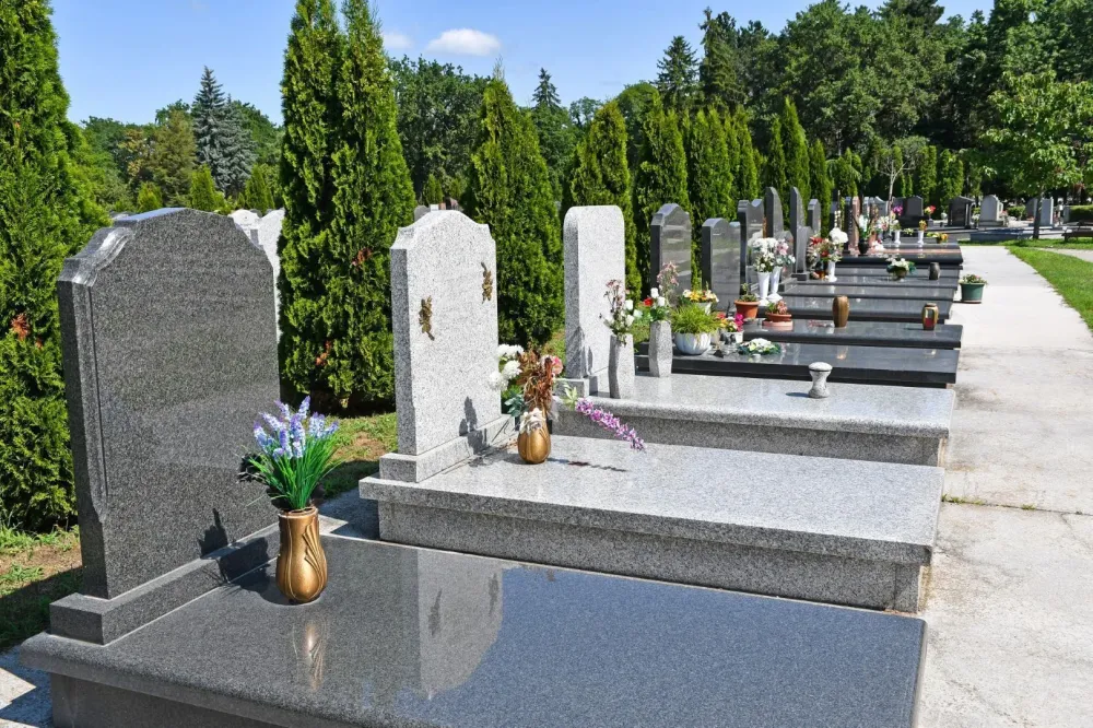 Entretien de tombe près de Le Pouzin